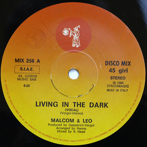 Now playing: Malcom & Leo - Living In The Dark
